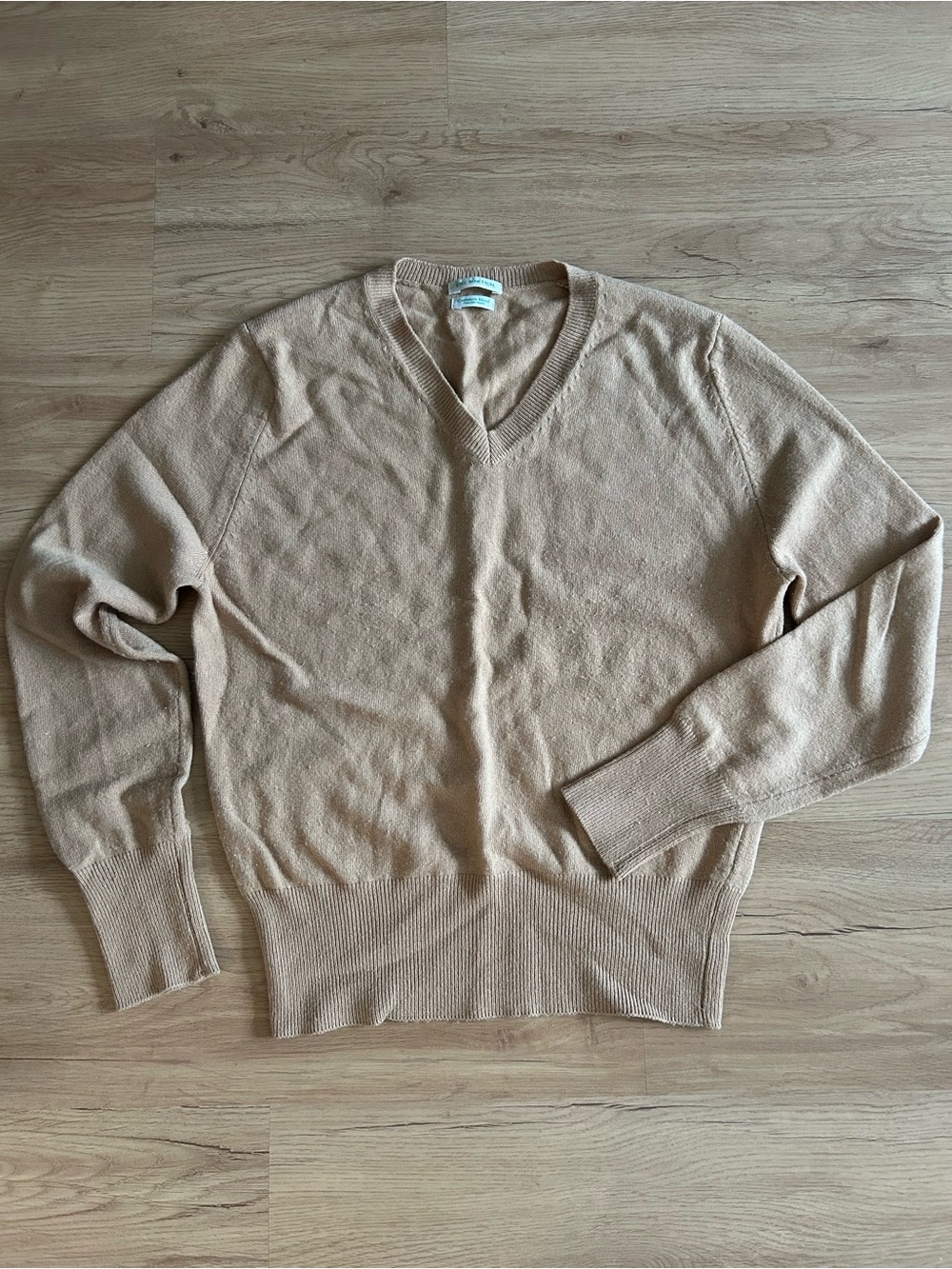 Stile Benetton v-neck wool cashmere tan sweater